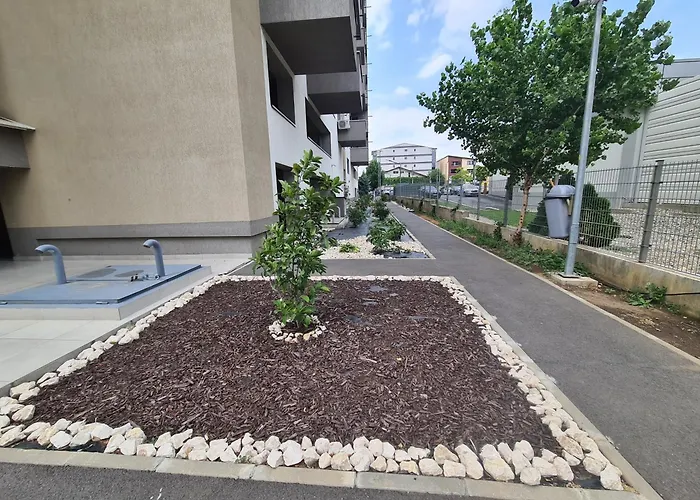 Sona Residence- Private With Parking Included